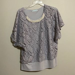 Grey blouse with fake pearls by neck